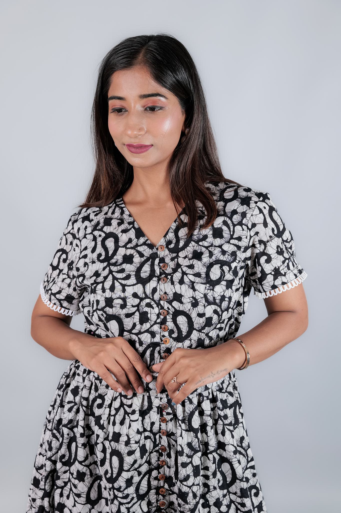 Long Cotton Dress with Buttons - Kaayada