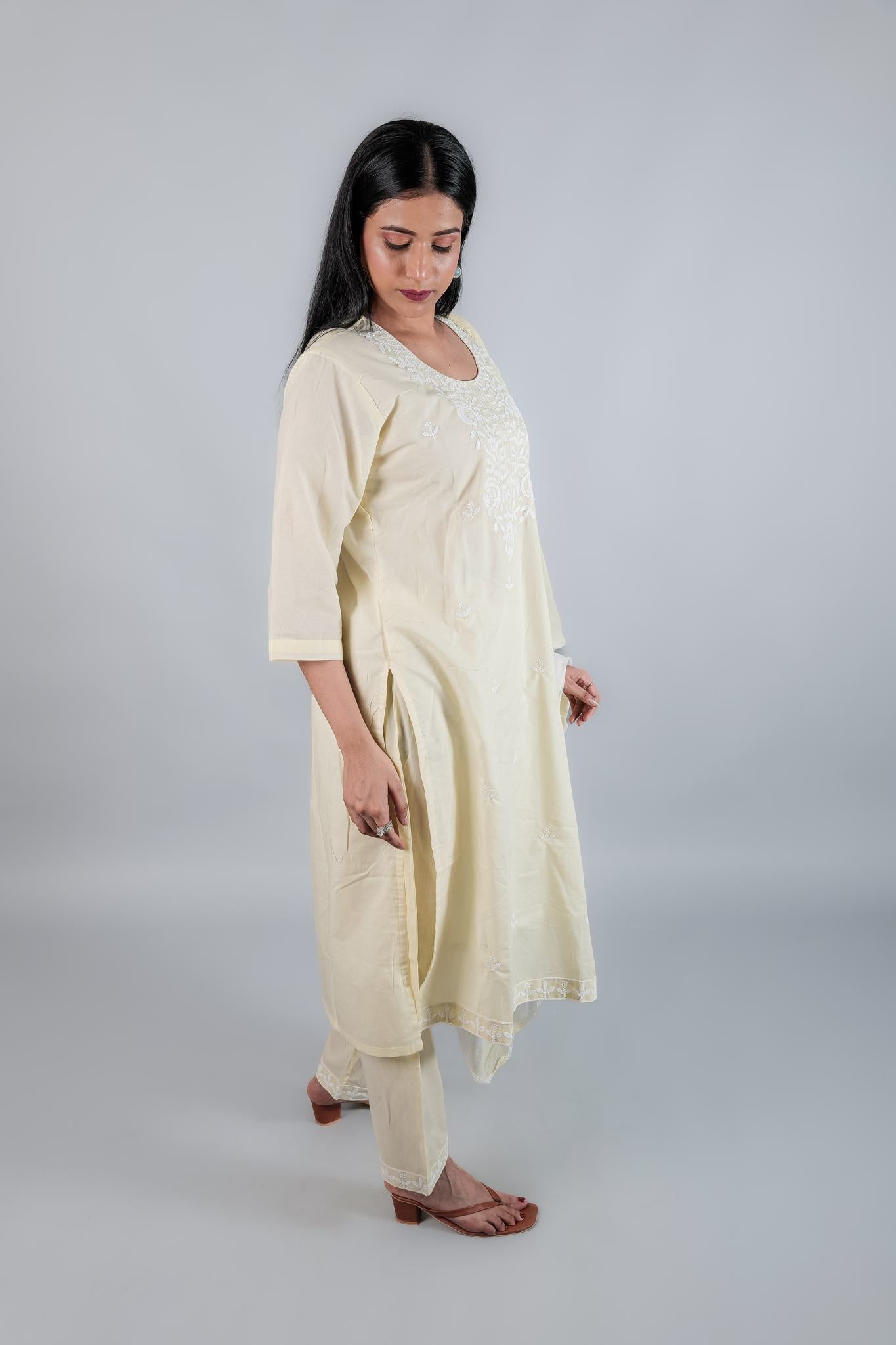 Simple Off - White Cotton Suit Set - Kaayada