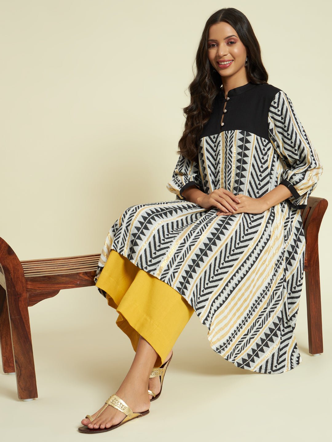 Striped Flowy Kurta Set - Kaayada